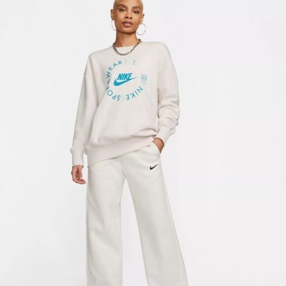 Nike Tops - Nike Sportswear Oversized Sports Utility Crew-Neck Sweatshirt S Nwt in pkg